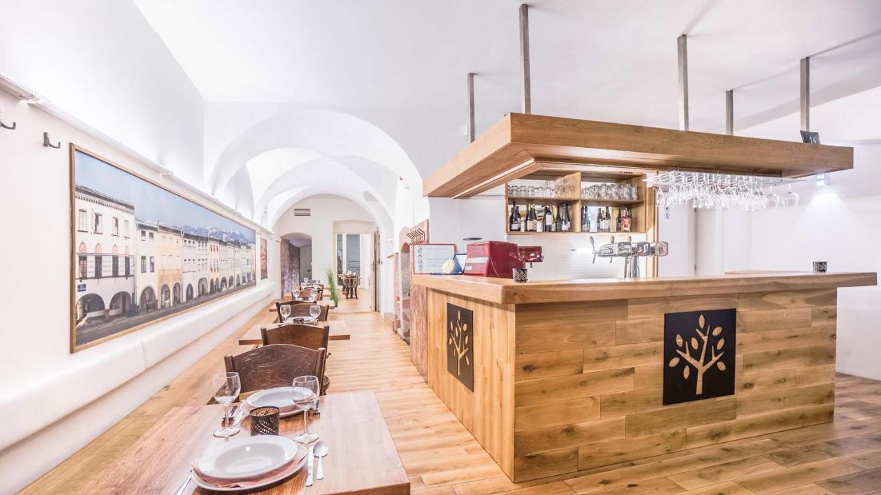 Penzion A Restaurace 14 Hostinné Eksteriør bilde