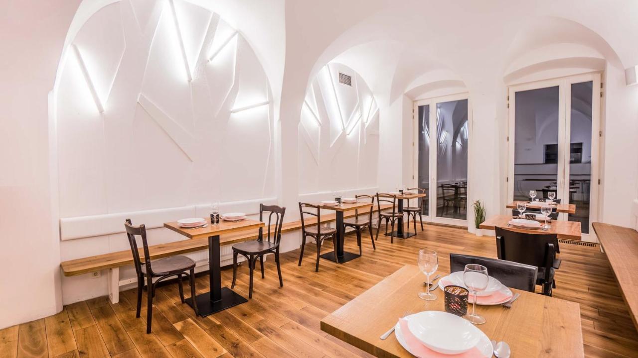 Penzion A Restaurace 14 Hostinné Eksteriør bilde