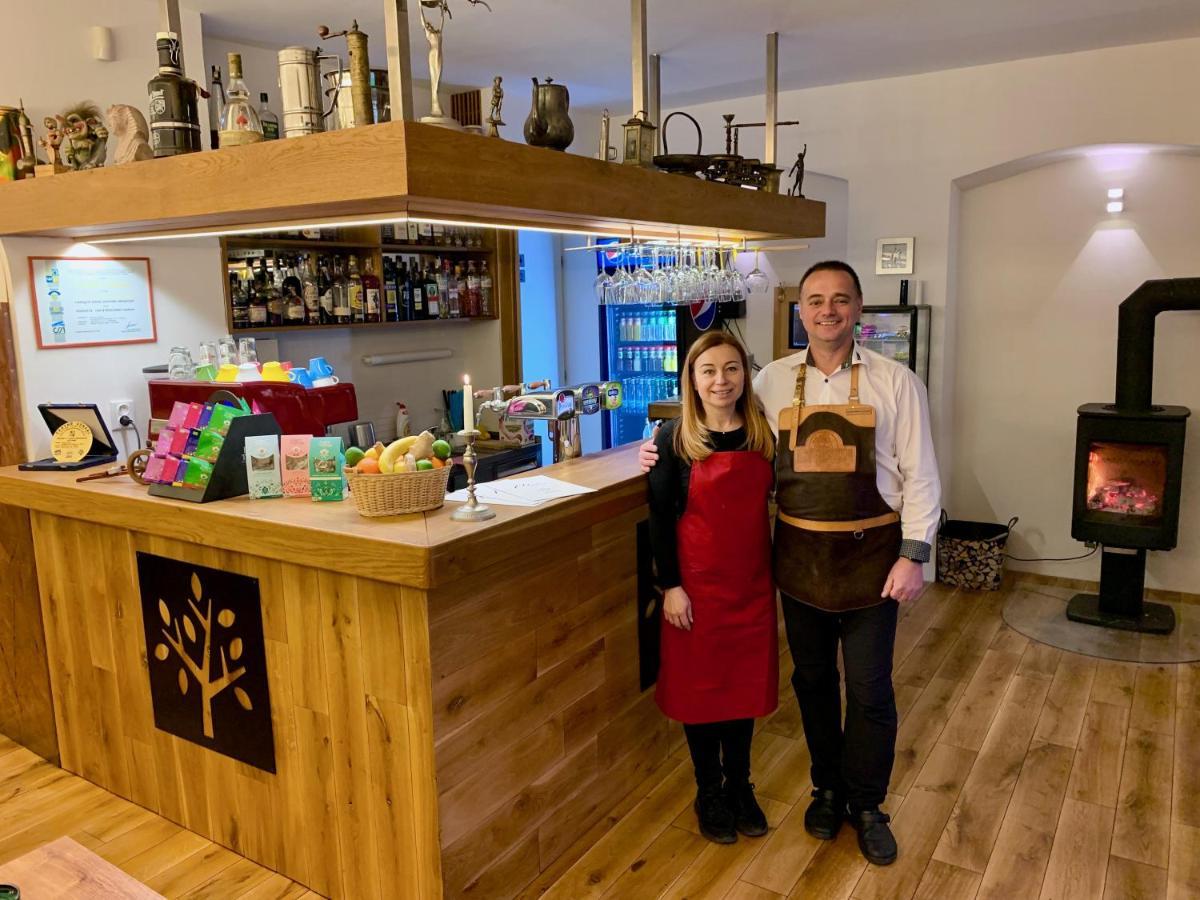 Penzion A Restaurace 14 Hostinné Eksteriør bilde